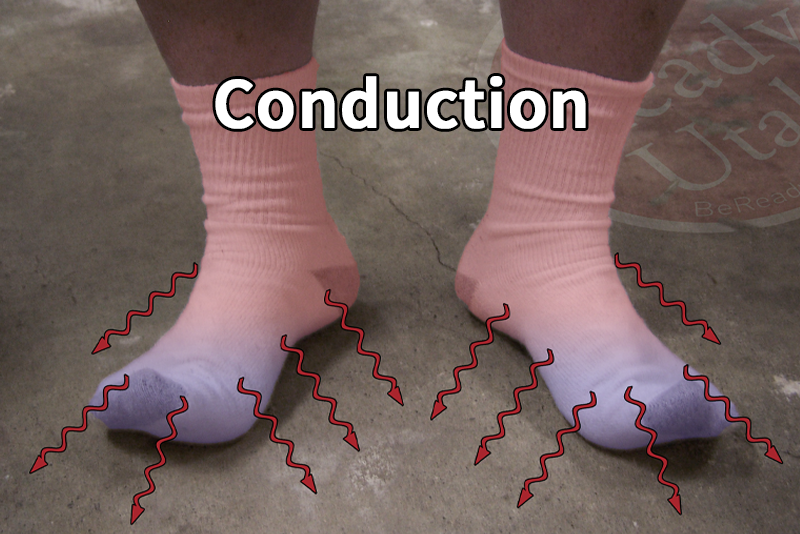 Socked feet on a concrete floor with red arrows representing heat transfer from the feet to the floor.